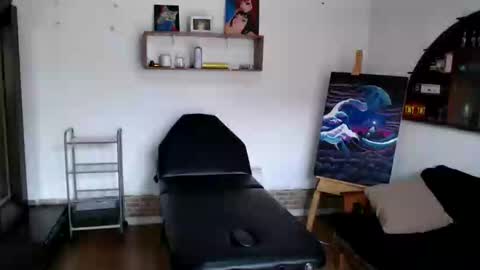 oliver_laid_2023 online show from October 21, 6:55 pm