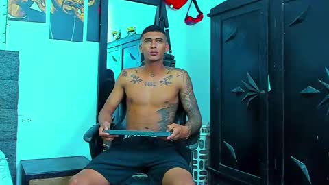 oliver_smith_2 online show from November 23, 12:16 pm