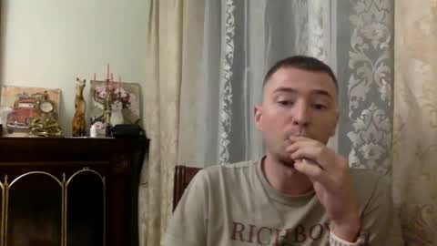 Snapshot of oliverlucky chatting on October 14, 4:25 pm CryotoneX online show from October 14, 4:25 pm