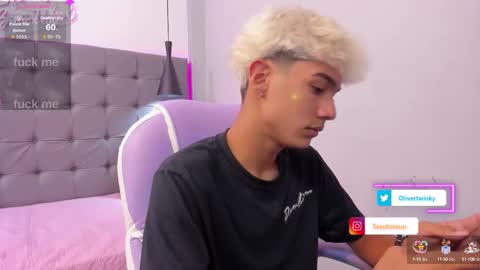 Snapshot of olivertwinky_ chatting on September 23, 5:40 am Oliver online show from September 23, 5:40 am