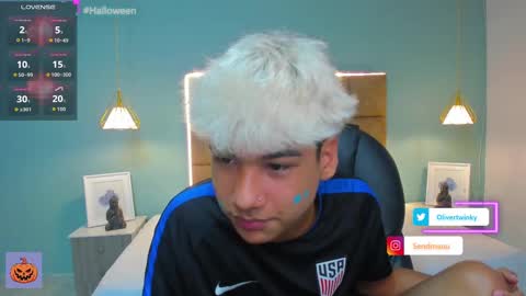 Snapshot of olivertwinky_ chatting on October 8, 9:41 pm Oliver online show from October 8, 9:41 pm