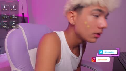 Snapshot of olivertwinky_ chatting on September 29, 2:24 pm Oliver online show from September 29, 2:24 pm