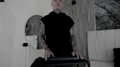     ... online show from April 12, 7:26 pm