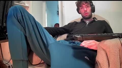 onesieboyx online show from February 24, 9:00 am