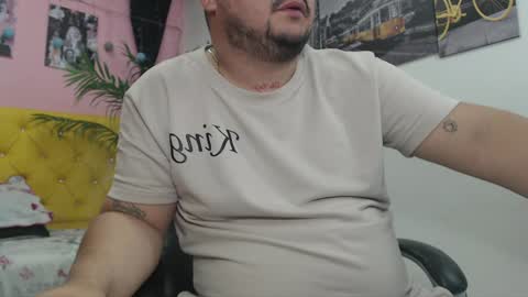 Snapshot of oso_gael chatting on December 23, 5:43 pm Bear Gael online show from December 23, 5:43 pm