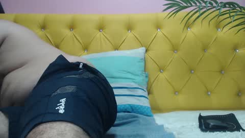 Snapshot of oso_gael chatting on December 15, 5:42 pm Bear Gael online show from December 15, 5:42 pm