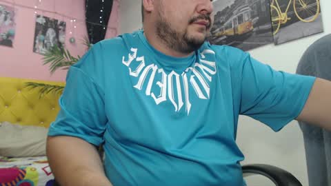 Snapshot of oso_gael chatting on December 27, 5:48 pm Bear Gael online show from December 27, 5:48 pm