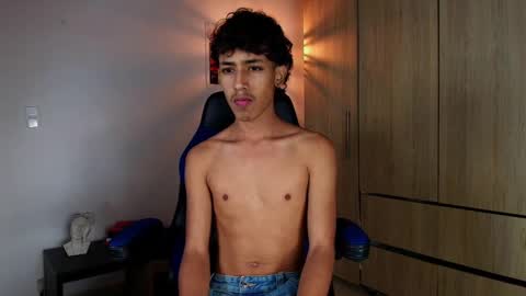 Snapshot of ostin_18hot chatting on February 12, 2:14 am ostin 18hot online show from February 12, 2:14 am