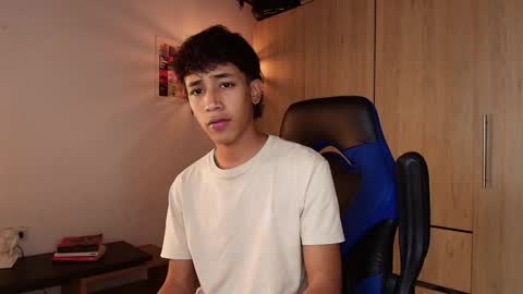 Snapshot of ostin_18hot chatting on January 23, 2:02 am ostin 18hot online show from January 23, 2:02 am