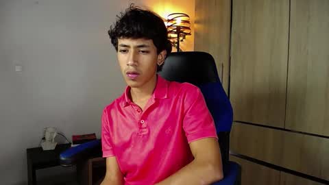 Snapshot of ostin_18hot chatting on December 28, 2:43 am ostin 18hot online show from December 28, 2:43 am