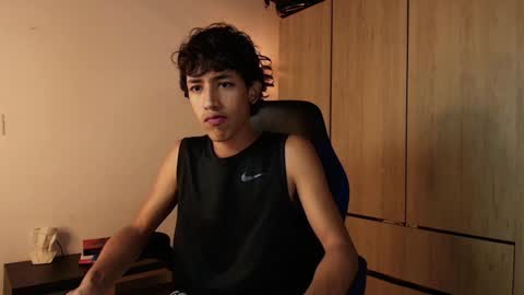 Snapshot of ostin_18hot chatting on January 3, 9:26 pm ostin 18hot online show from January 3, 9:26 pm