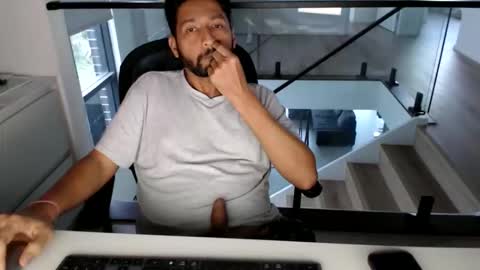outdoornakedguy11_007 online show from May 26, 6:42 am