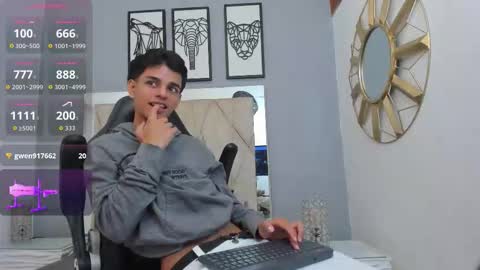 Snapshot of owen__johnson chatting on October 9, 12:43 pm Owen Johnson online show from October 9, 12:43 pm
