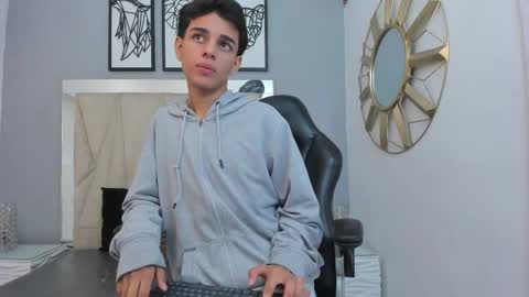 Snapshot of owen__johnson chatting on September 19, 11:54 am Owen Johnson online show from September 19, 11:54 am