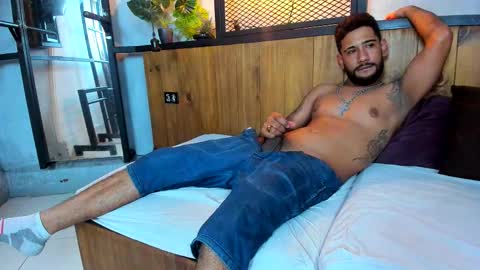 Owen Scott  online show from November 6, 4:26 am