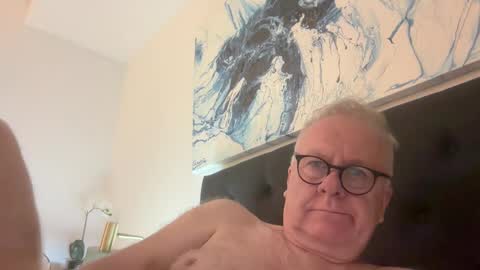 Snapshot of ozhairybearxxxx chatting on December 24, 11:28 am ozhairybearxxxx online show from December 24, 11:28 am