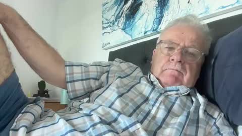 Snapshot of ozhairybearxxxx chatting on December 10, 1:29 am ozhairybearxxxx online show from December 10, 1:29 am