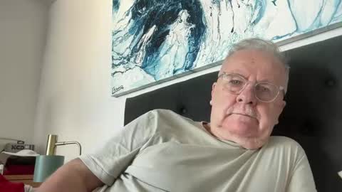 ozhairybearxxxx online show from May 20, 3:46 am