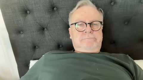 Snapshot of ozhairybearxxxx chatting on September 15, 4:14 am ozhairybearxxxx online show from September 15, 4:14 am