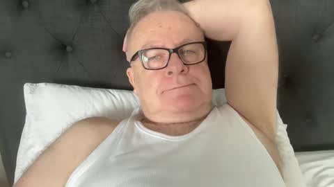 Snapshot of ozhairybearxxxx chatting on March 2, 12:31 am ozhairybearxxxx online show from March 2, 12:31 am