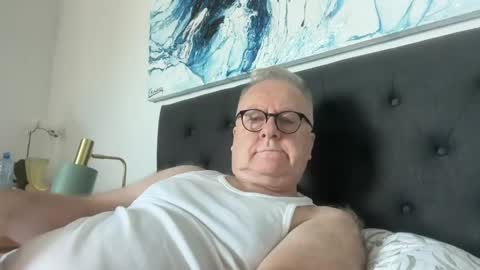 Snapshot of ozhairybearxxxx chatting on February 7, 1:04 am ozhairybearxxxx online show from February 7, 1:04 am