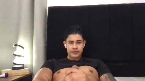 Javi    online show from May 26, 5:47 am
