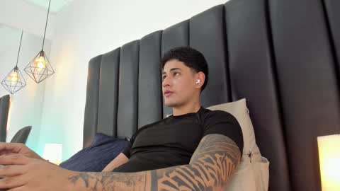 Javi    online show from February 8, 11:09 pm