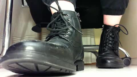 Snapshot of pablomenesssl chatting on February 10, 12:30 am Pablo Meness online show from February 10, 12:30 am