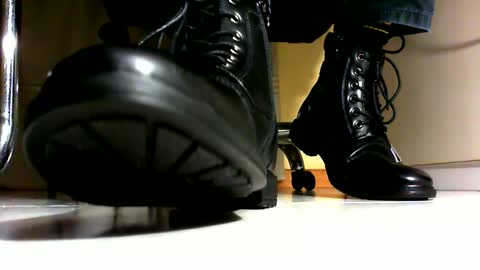 Snapshot of pablomenesssl chatting on January 5, 4:59 pm Pablo Meness online show from January 5, 4:59 pm