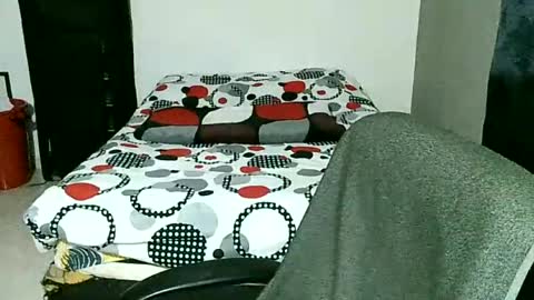 paisita89100 online show from August 7, 2:29 am