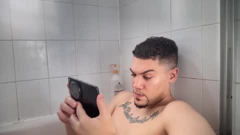 Snapshot of papiinyc21 chatting on February 25, 6:53 pm PapiiNyc21 online show from February 25, 6:53 pm