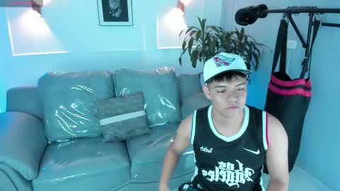 paul27__ online show from December 2, 3:09 am