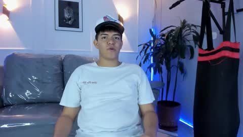 paul27__ online show from December 14, 3:35 am