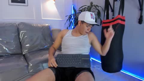 paul27__ online show from December 16, 3:35 am