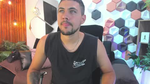 Snapshot of paul_rivera chatting on January 26, 9:18 pm Paul Rivera online show from January 26, 9:18 pm