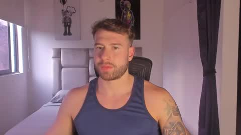Snapshot of paul_roger chatting on February 25, 11:00 pm PAUL ROGER online show from February 25, 11:00 pm