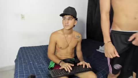 paul_tony13 online show from February 22, 1:44 am