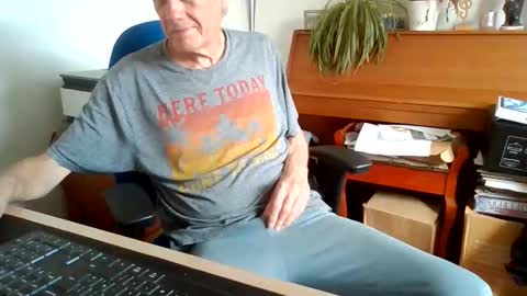 petitwilly online show from June 2, 1:01 pm