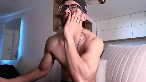 phantom_bigger1 online show from November 27, 4:43 pm