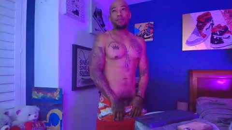 phenomenalfit00 online show from September 24, 5:07 am