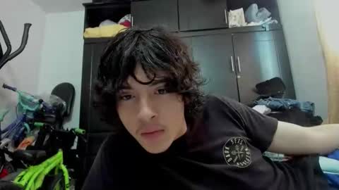 picaszomilos350 online show from December 18, 1:07 pm