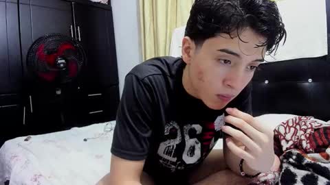 picaszomilos350 online show from February 3, 5:27 am