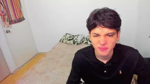 picaszomilos350 online show from March 10, 8:20 am