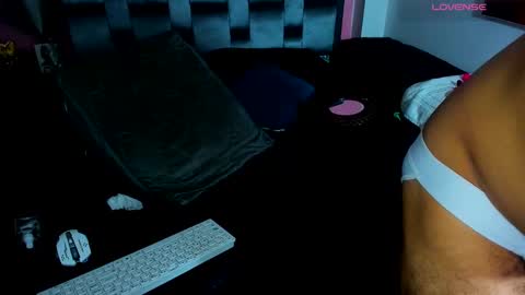 Snapshot of piggy_eddy chatting on December 24, 1:49 am Eddy Brock... Its a pleasure to talk to... online show from December 24, 1:49 am