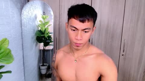 Snapshot of pinoymilker chatting on October 13, 5:24 am ethan online show from October 13, 5:24 am