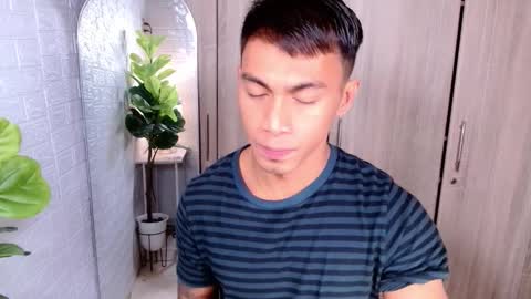 Snapshot of pinoymilker chatting on October 6, 3:22 am ethan online show from October 6, 3:22 am