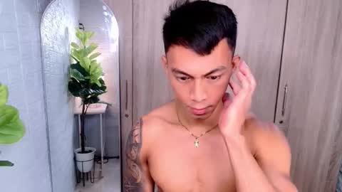 Snapshot of pinoymilker chatting on October 3, 2:38 am ethan online show from October 3, 2:38 am