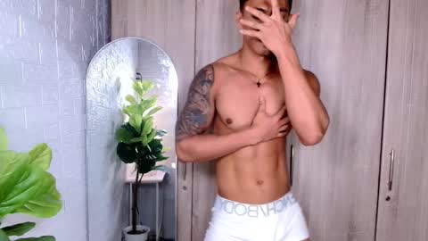 Snapshot of pinoymilker chatting on October 12, 4:50 am ethan online show from October 12, 4:50 am