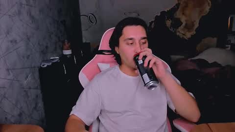 pohyi_ online show from December 15, 12:57 pm