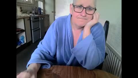 poshman65 online show from April 5, 9:17 am